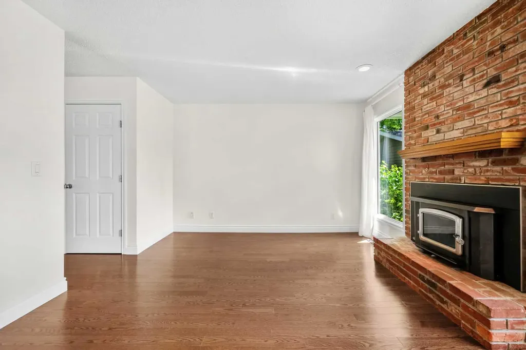 452 Parkridge Rise SE Calgary AB T2J5C3