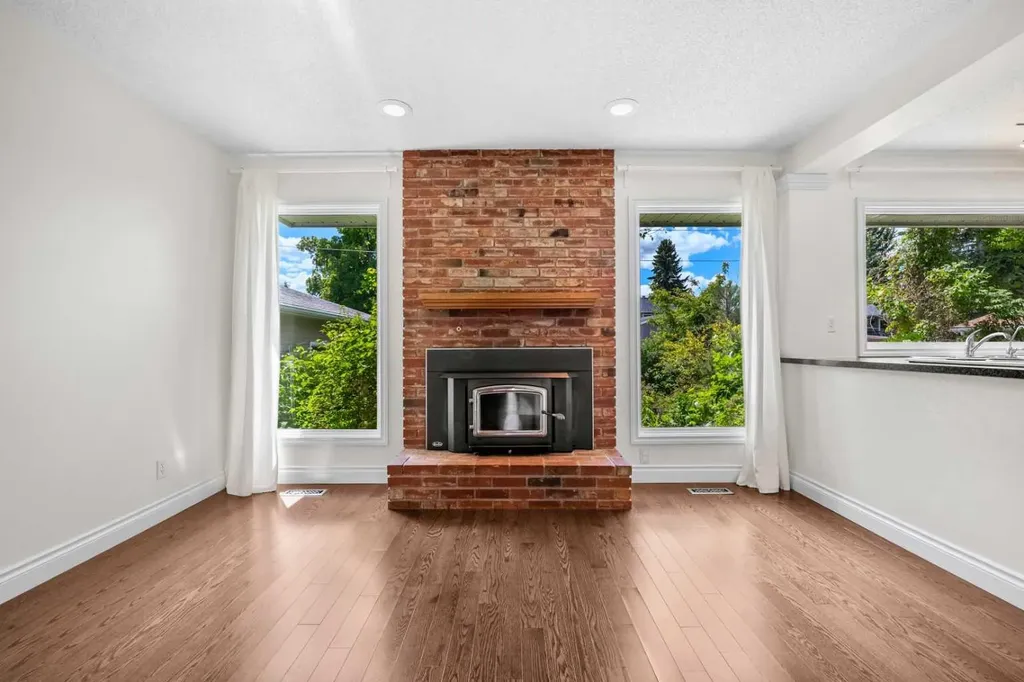 452 Parkridge Rise SE Calgary AB T2J5C3
