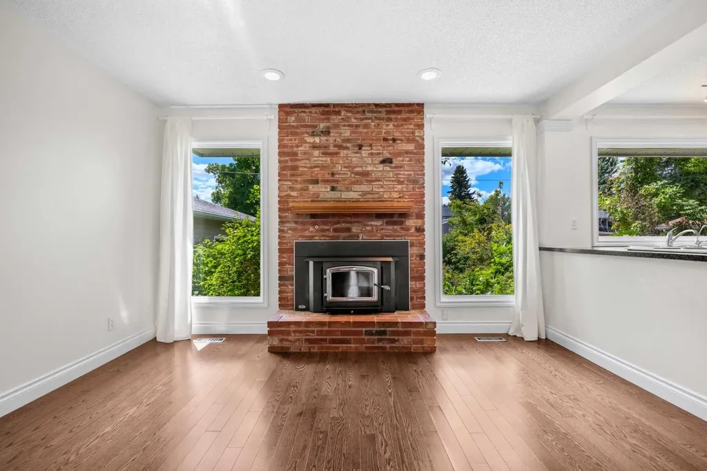 452 Parkridge Rise SE Calgary AB T2J5C3