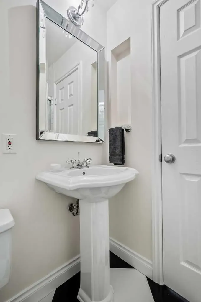 452 Parkridge Rise SE Calgary AB T2J5C3