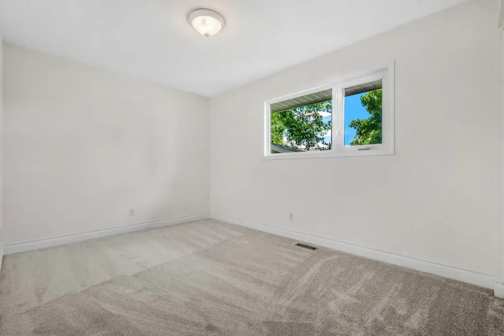 452 Parkridge Rise SE Calgary AB T2J5C3