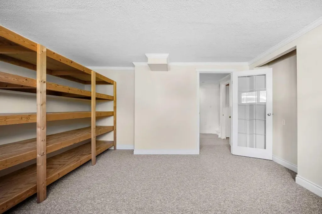 452 Parkridge Rise SE Calgary AB T2J5C3