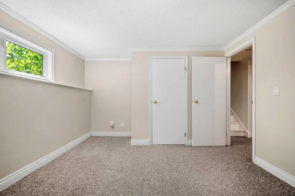 452 Parkridge Rise SE Calgary AB T2J5C3