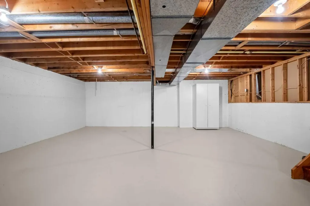 452 Parkridge Rise SE Calgary AB T2J5C3