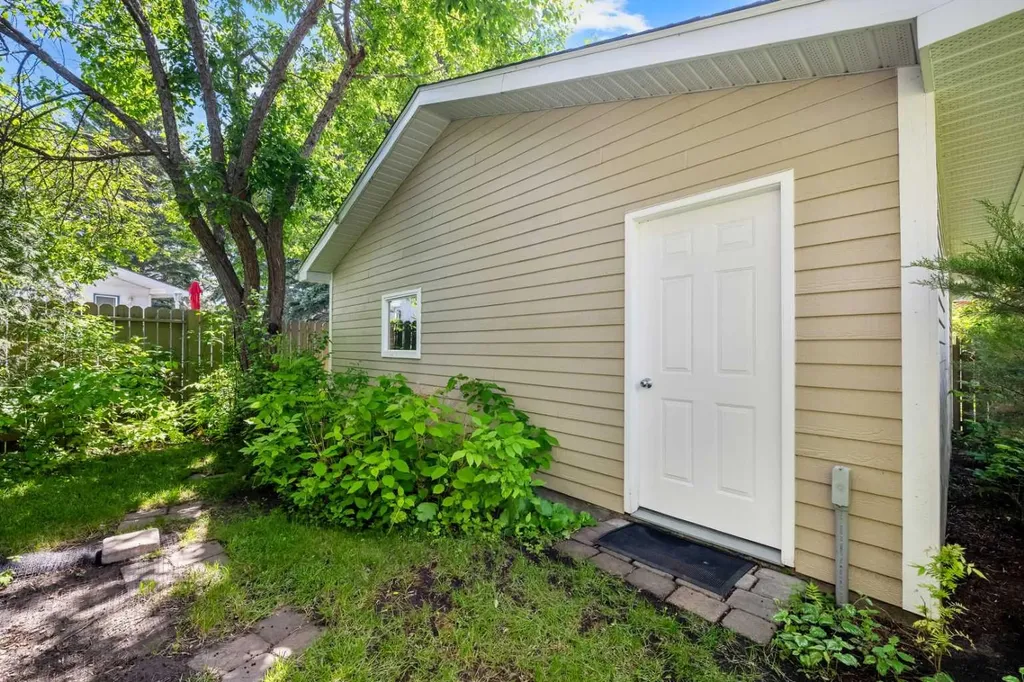 452 Parkridge Rise SE Calgary AB T2J5C3