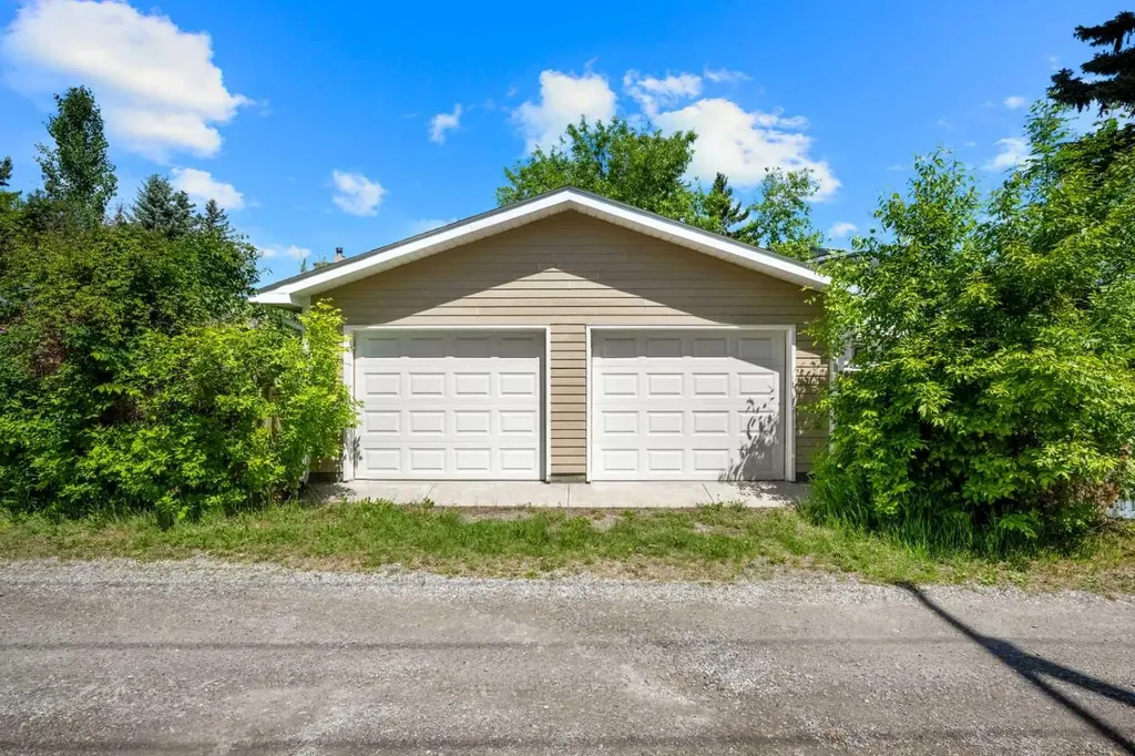 452 Parkridge Rise SE Calgary AB T2J5C3