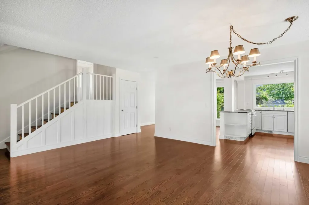 452 Parkridge Rise SE Calgary AB T2J5C3