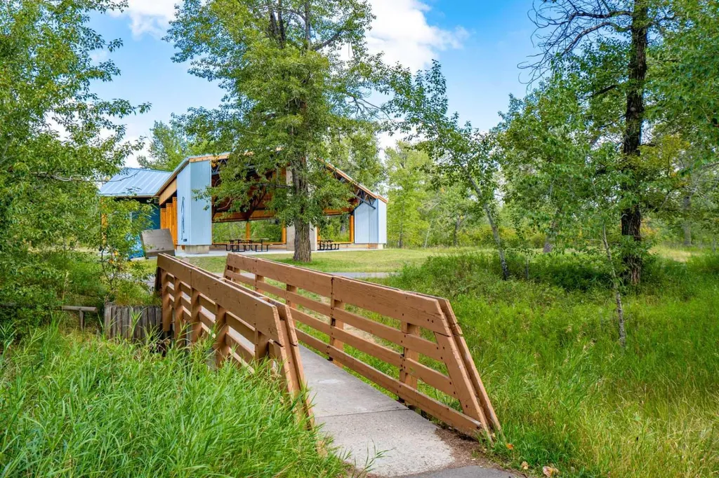 452 Parkridge Rise SE Calgary AB T2J5C3