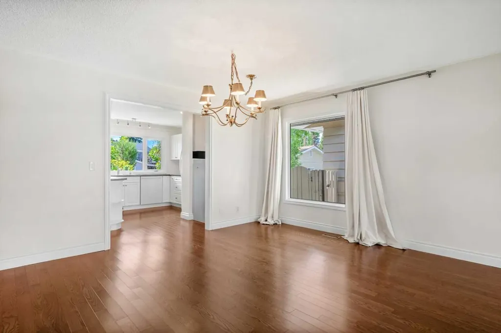 452 Parkridge Rise SE Calgary AB T2J5C3