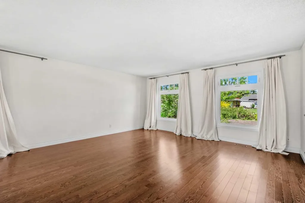 452 Parkridge Rise SE Calgary AB T2J5C3