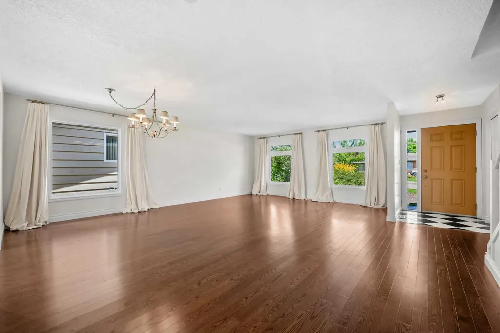452 Parkridge Rise SE Calgary AB T2J5C3