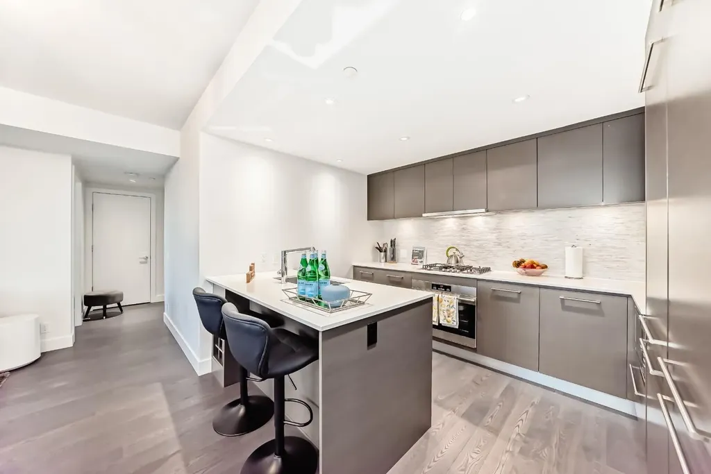 1025 5 Avenue SW Calgary AB T2P1N4