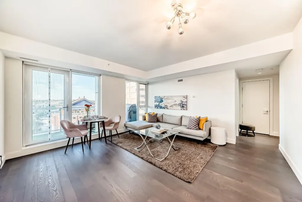 1025 5 Avenue SW Calgary AB T2P1N4