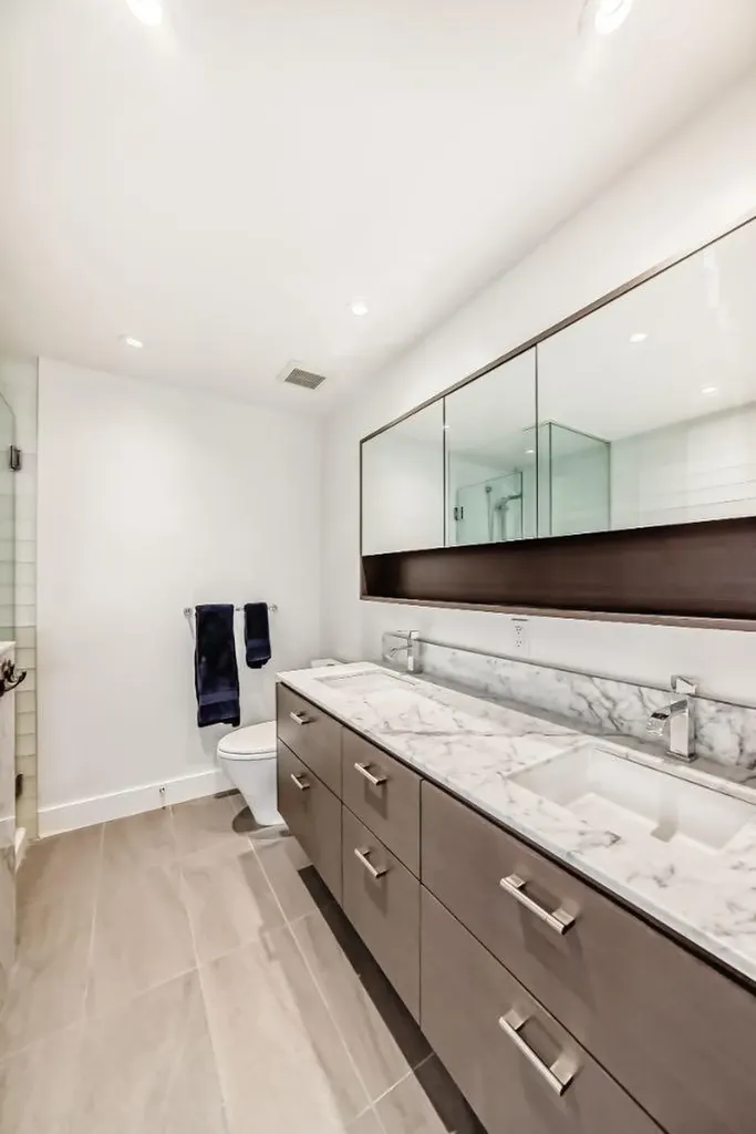 1025 5 Avenue SW Calgary AB T2P1N4