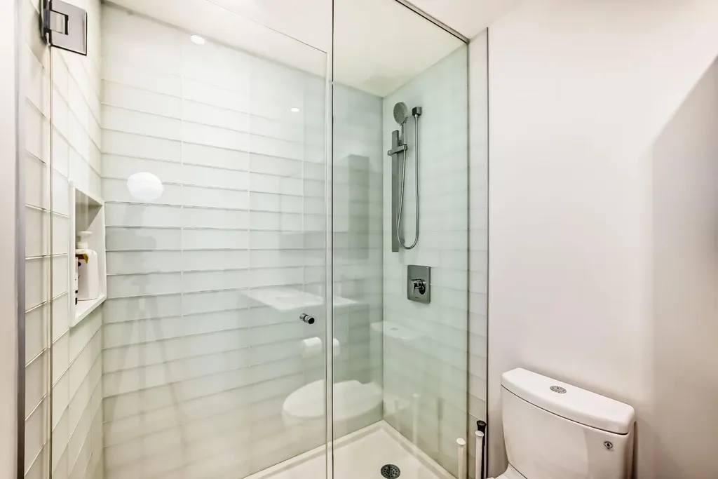 1025 5 Avenue SW Calgary AB T2P1N4