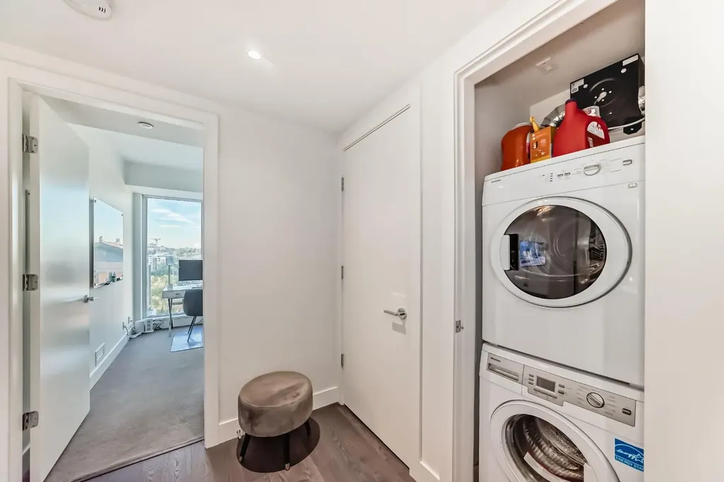 1025 5 Avenue SW Calgary AB T2P1N4