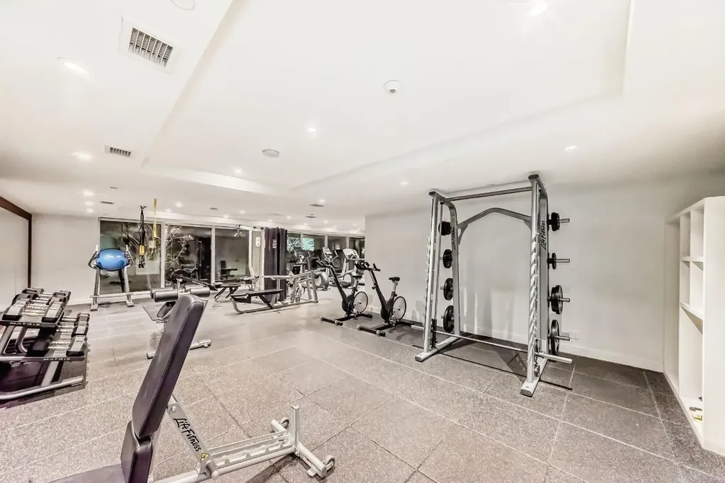 1025 5 Avenue SW Calgary AB T2P1N4