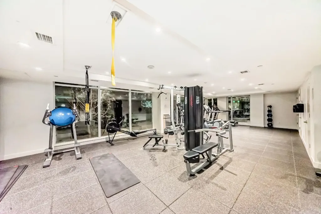 1025 5 Avenue SW Calgary AB T2P1N4