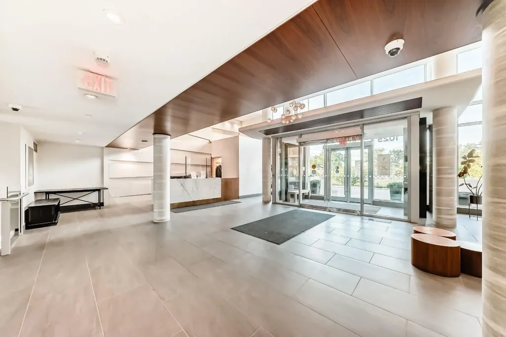 1025 5 Avenue SW Calgary AB T2P1N4