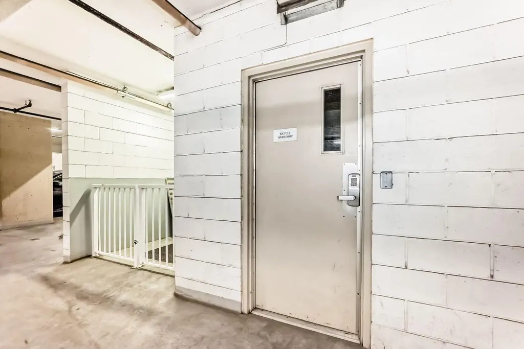1025 5 Avenue SW Calgary AB T2P1N4