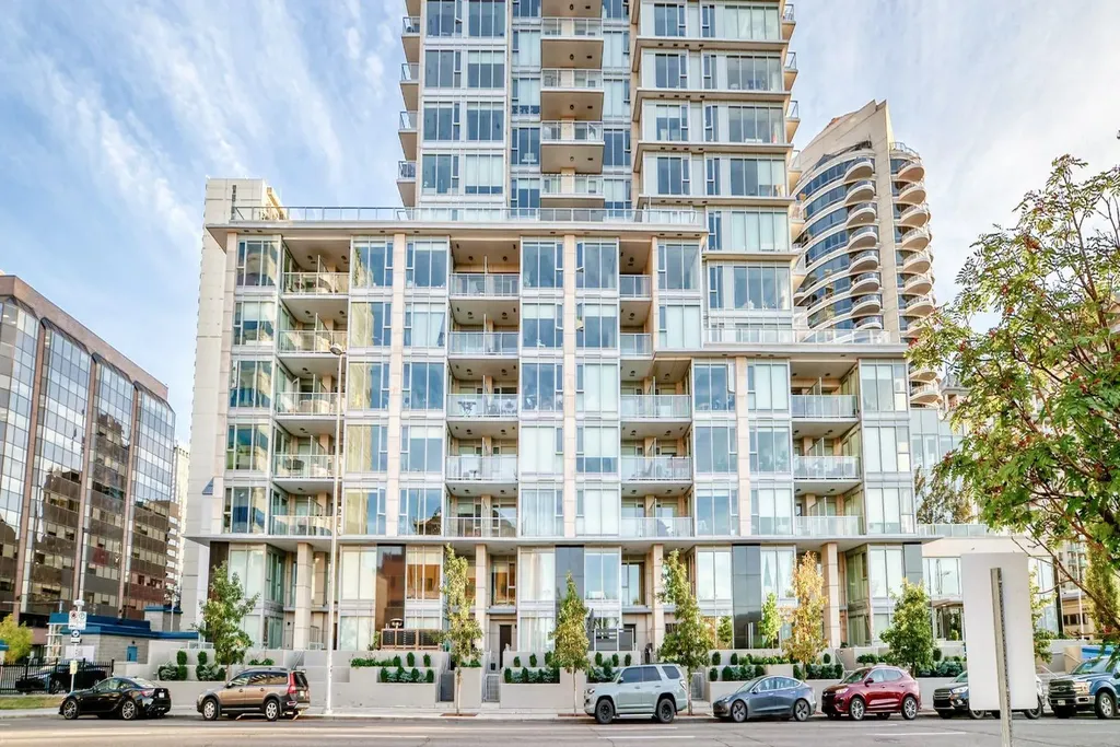 1025 5 Avenue SW Calgary AB T2P1N4