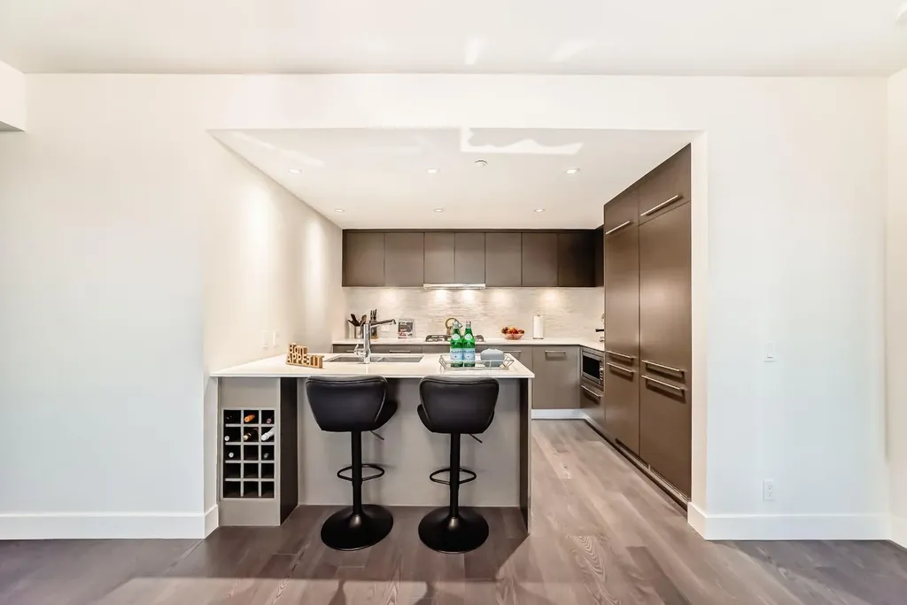 1025 5 Avenue SW Calgary AB T2P1N4