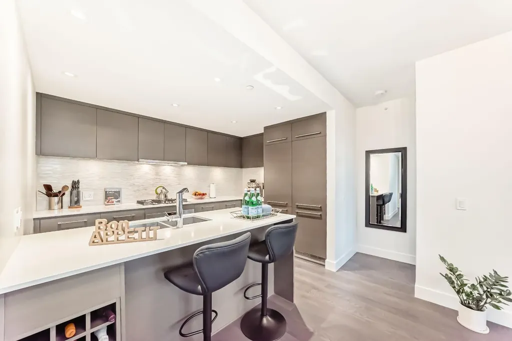 1025 5 Avenue SW Calgary AB T2P1N4