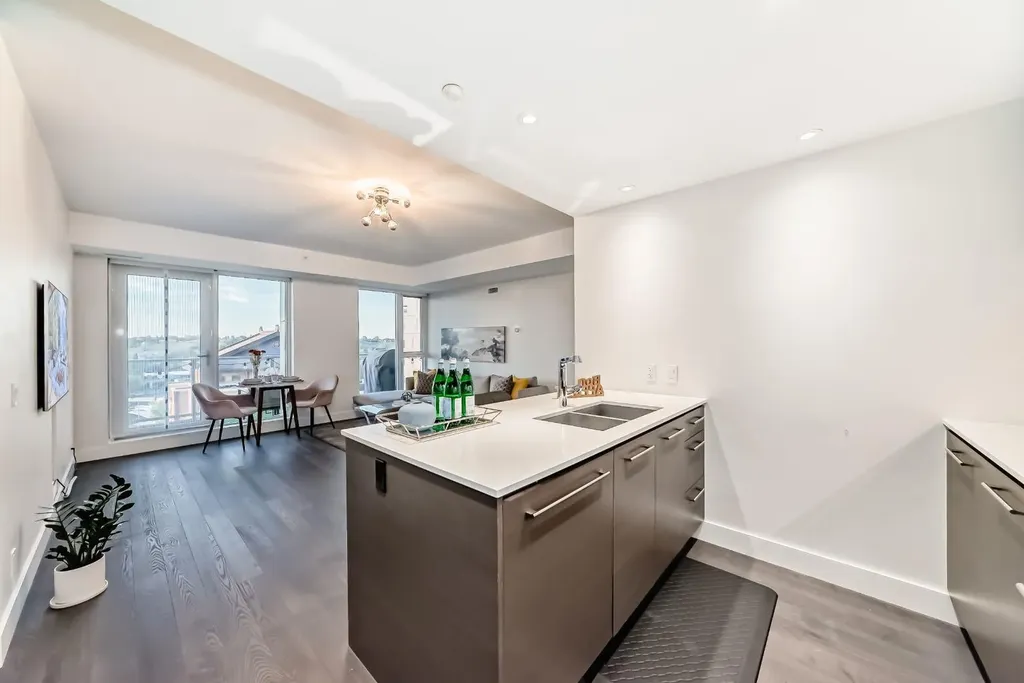 1025 5 Avenue SW Calgary AB T2P1N4