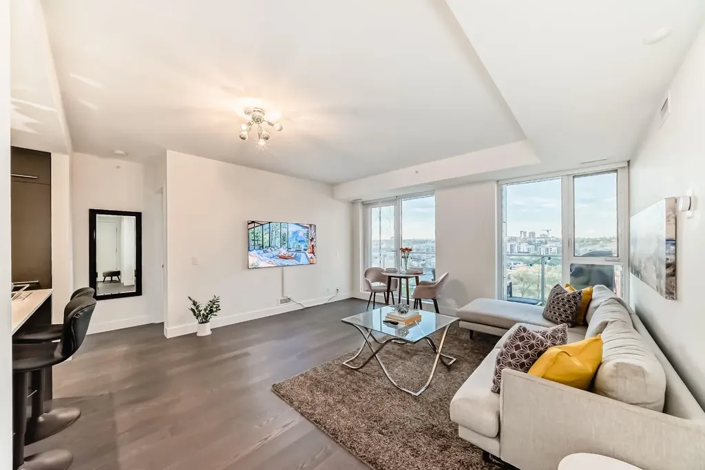 1025 5 Avenue SW Calgary AB T2P1N4
