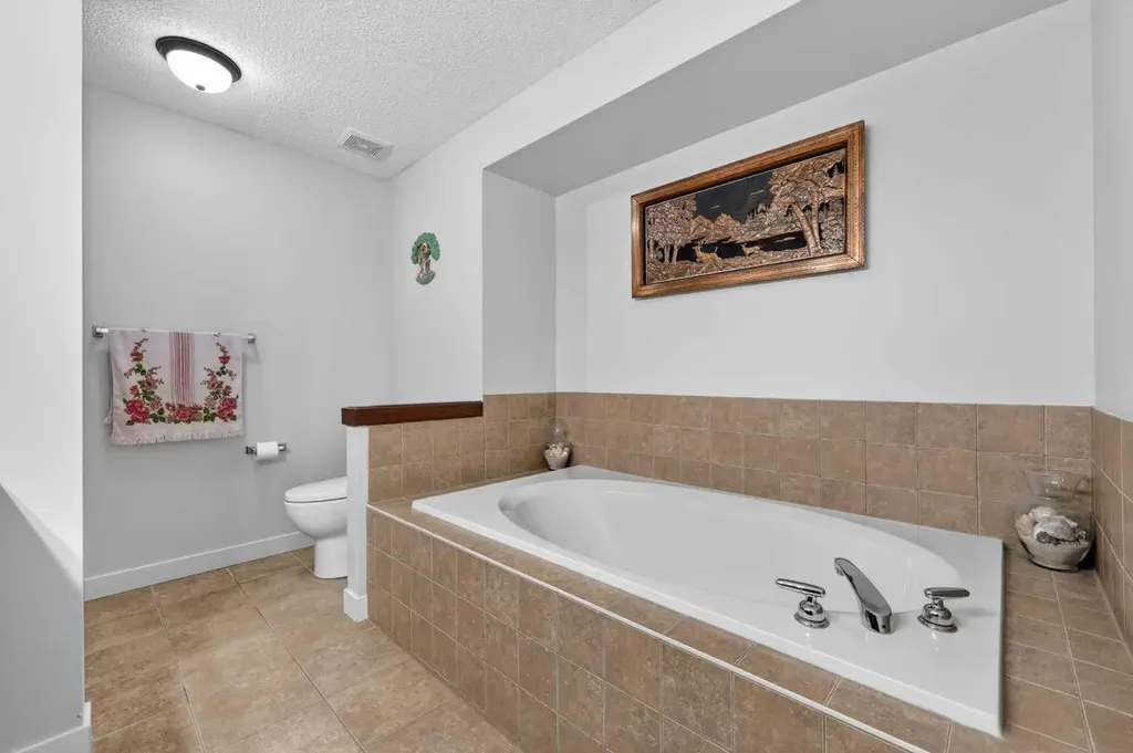 64 Cranridge Crescent SE Calgary AB T3M 0J1