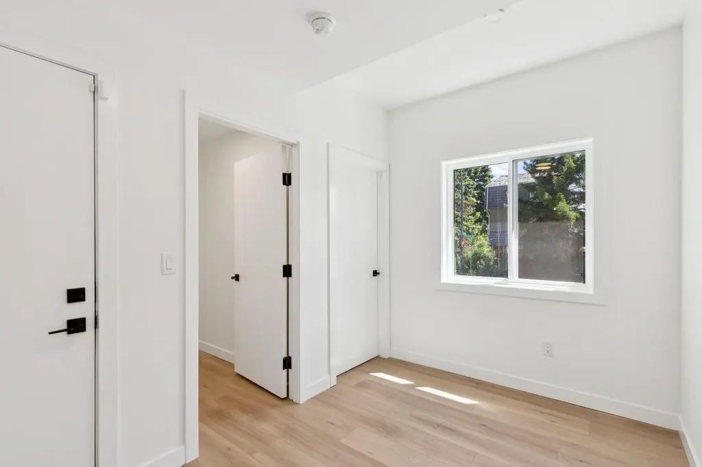 2402 Westmount Road NW Calgary AB T2N 3N8