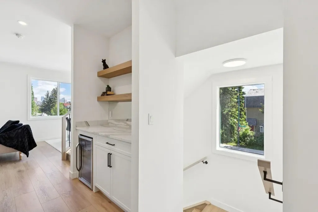 2402 Westmount Road NW Calgary AB T2N 3N8