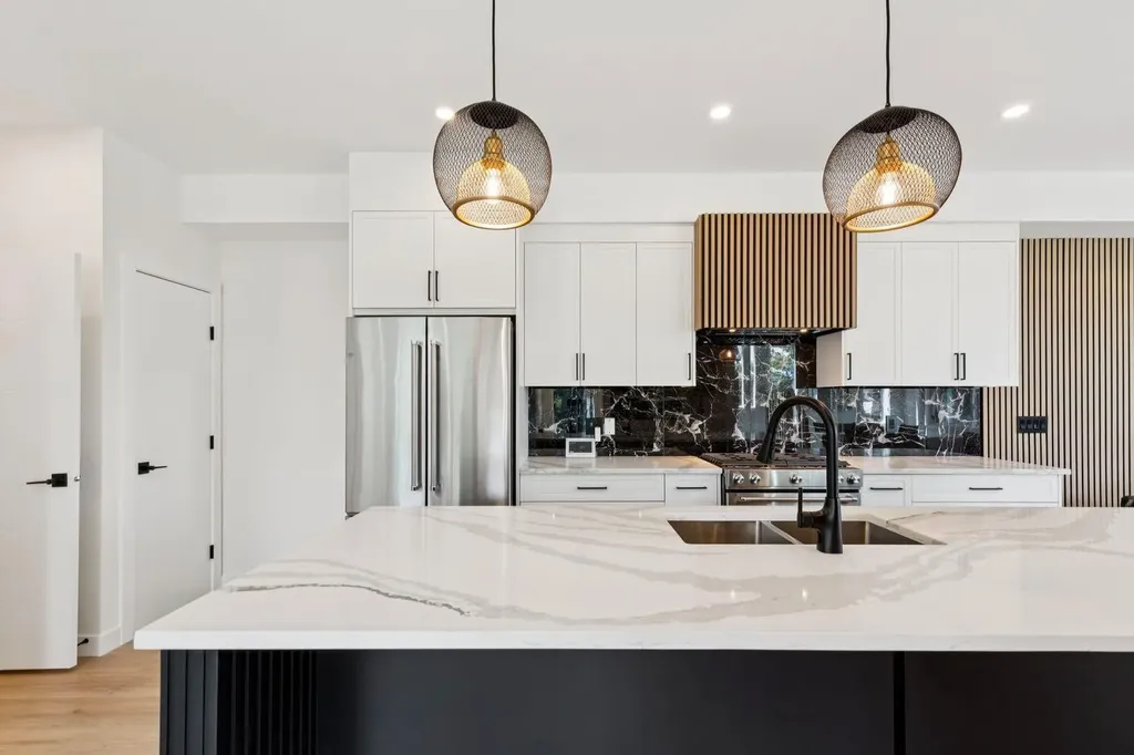 2402 Westmount Road NW Calgary AB T2N 3N8