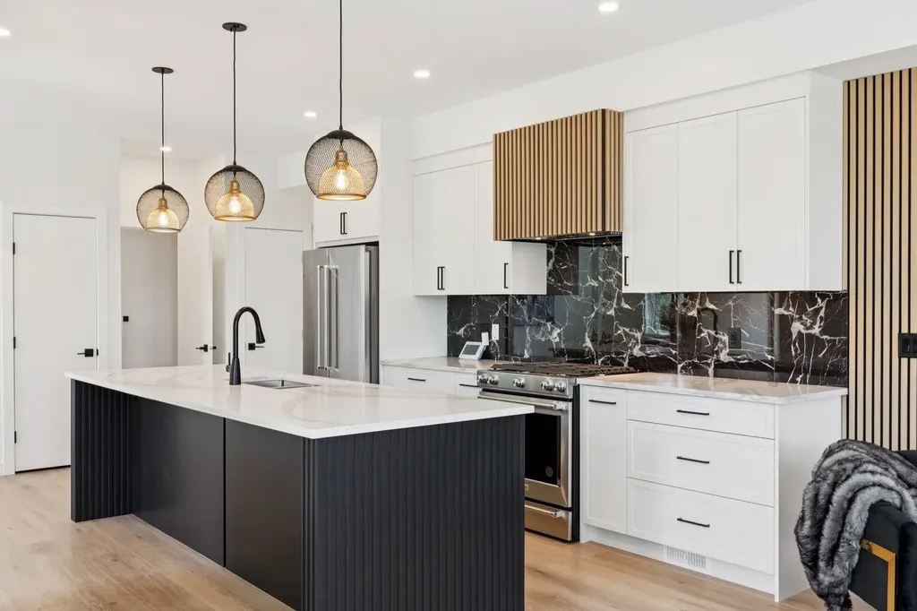 2402 Westmount Road NW Calgary AB T2N 3N8