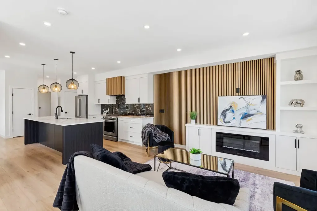 2402 Westmount Road NW Calgary AB T2N 3N8