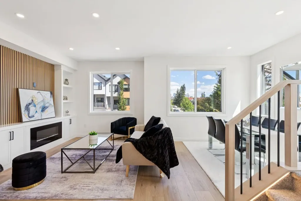 2402 Westmount Road NW Calgary AB T2N 3N8