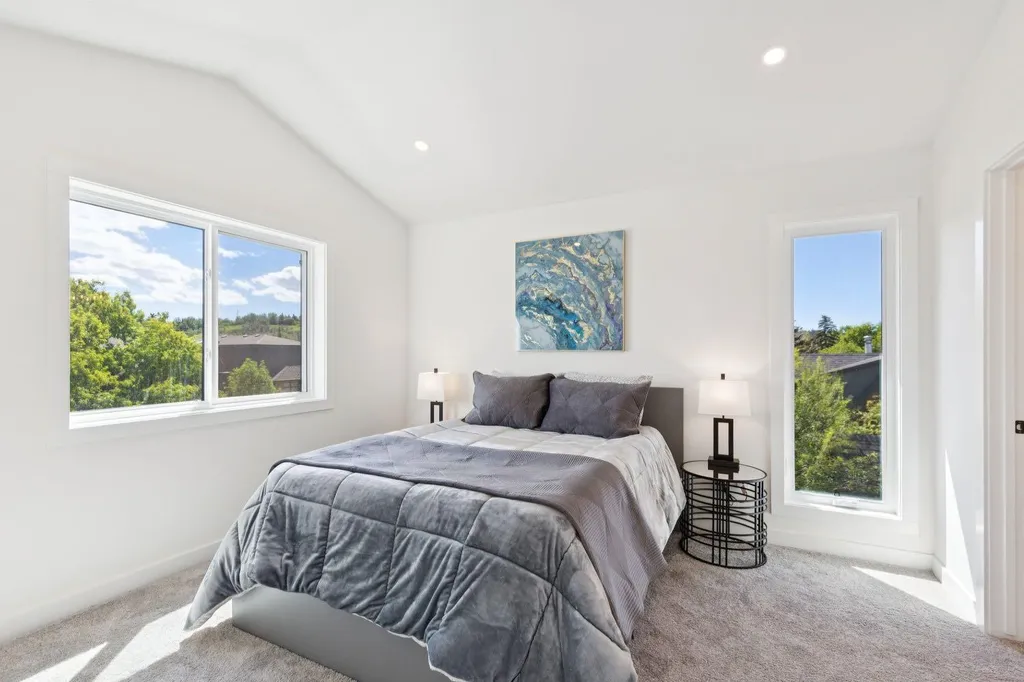 2402 Westmount Road NW Calgary AB T2N 3N8