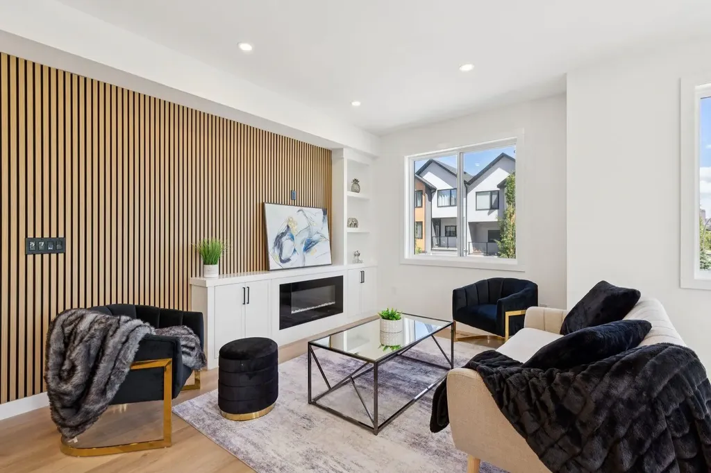 2402 Westmount Road NW Calgary AB T2N 3N8