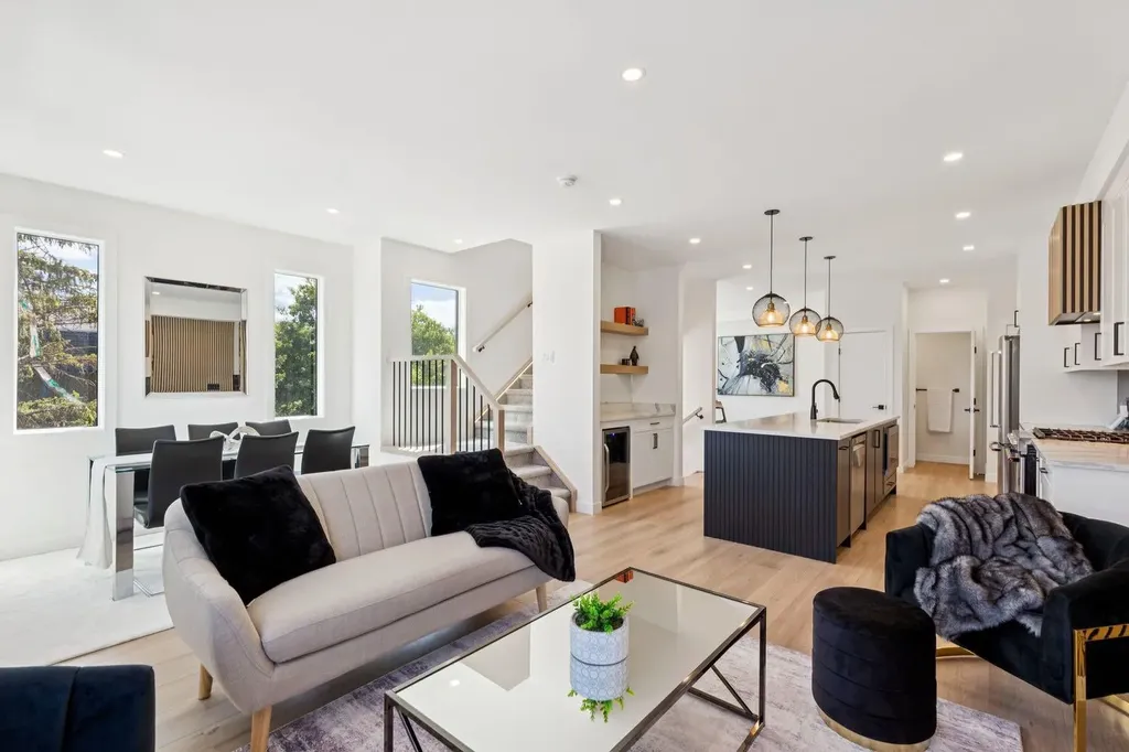 2402 Westmount Road NW Calgary AB T2N 3N8