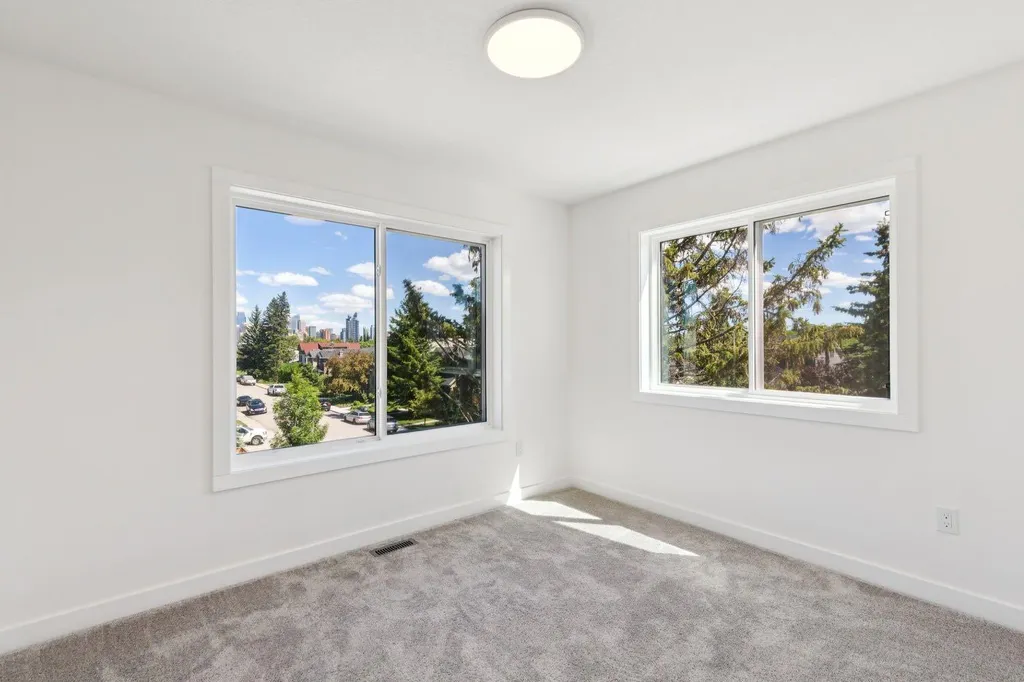 2402 Westmount Road NW Calgary AB T2N 3N8