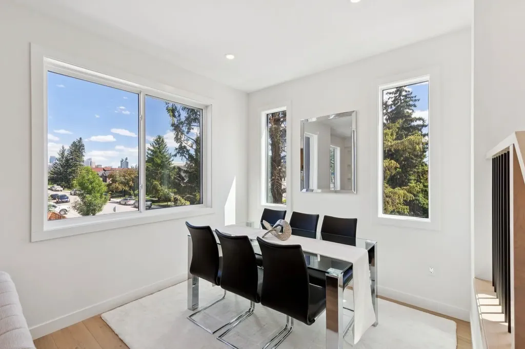 2402 Westmount Road NW Calgary AB T2N 3N8