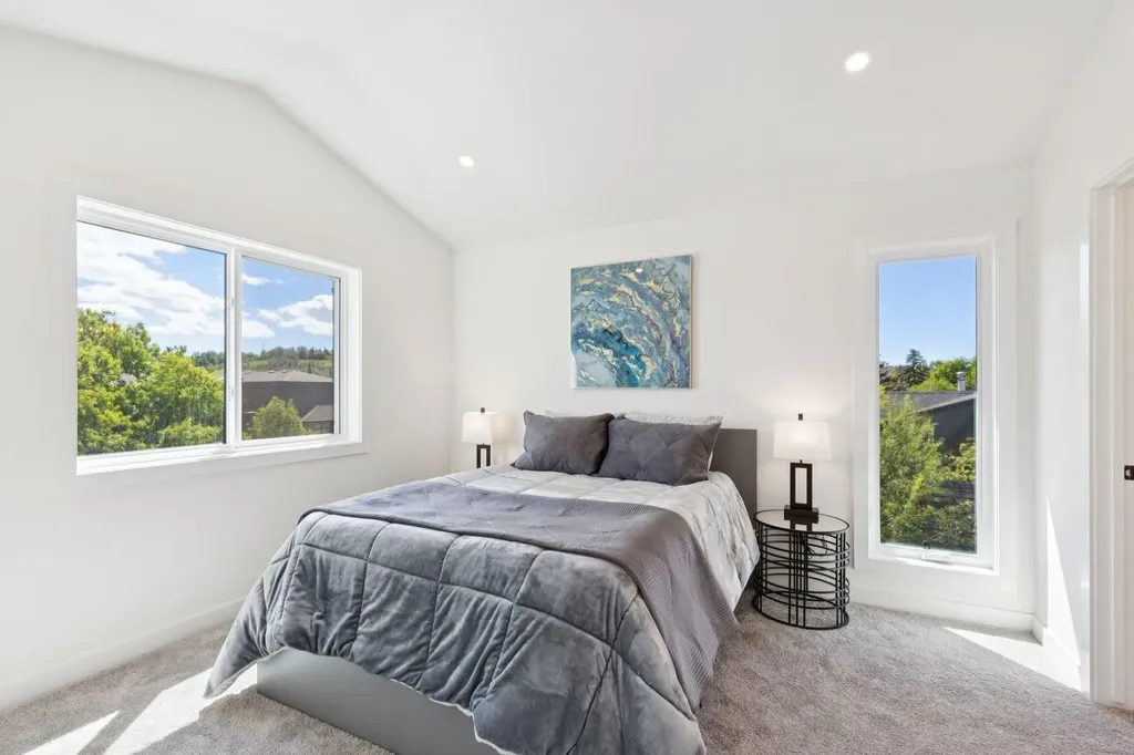 2402 Westmount Road NW Calgary AB T2N 3N8