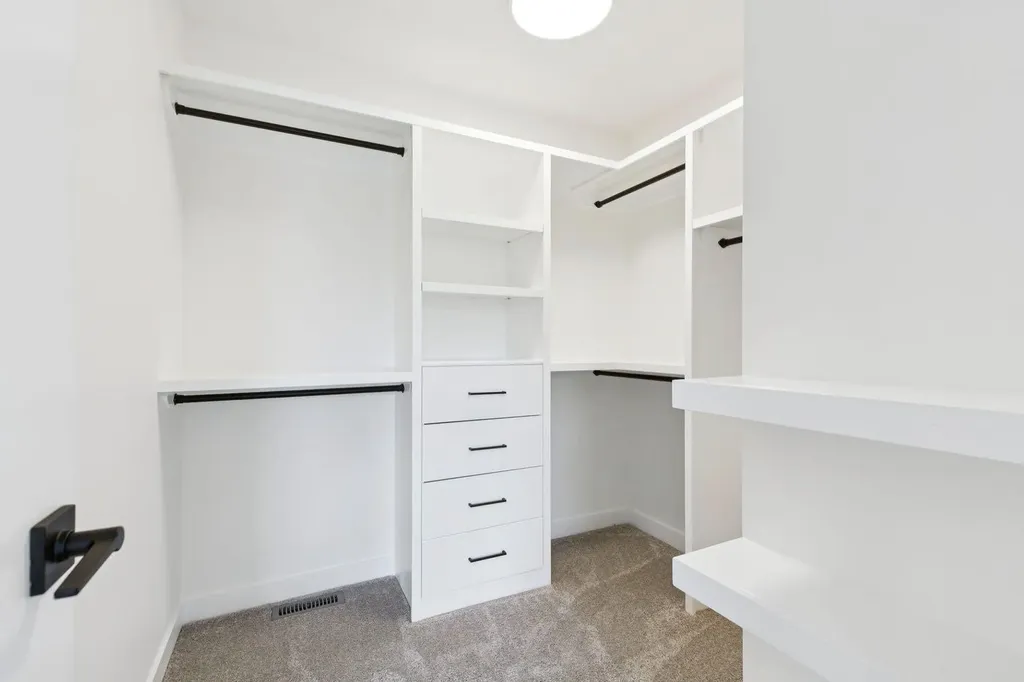 2402 Westmount Road NW Calgary AB T2N 3N8
