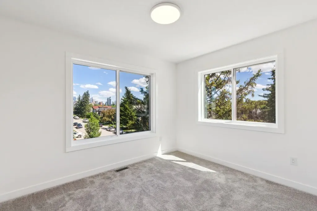 2402 Westmount Road NW Calgary AB T2N 3N8