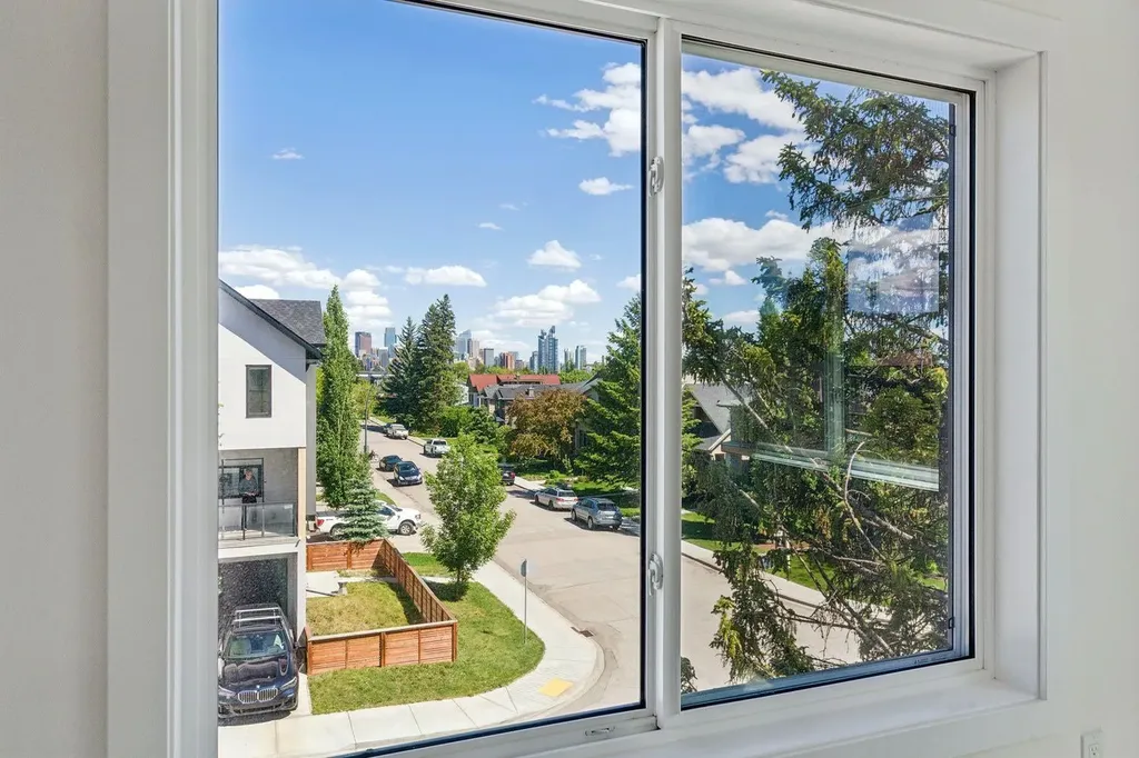 2402 Westmount Road NW Calgary AB T2N 3N8
