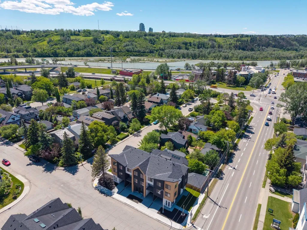 2402 Westmount Road NW Calgary AB T2N 3N8