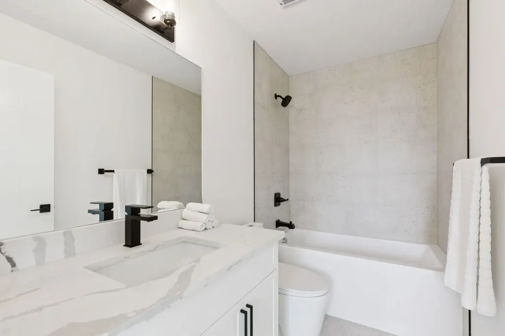 2402 Westmount Road NW Calgary AB T2N 3N8