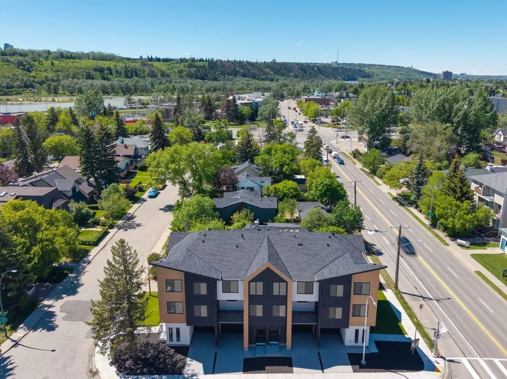 2402 Westmount Road NW Calgary AB T2N 3N8