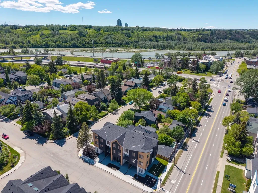 2402 Westmount Road NW Calgary AB T2N 3N8