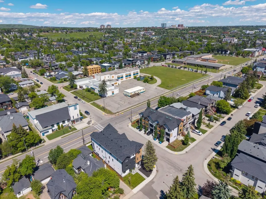 2402 Westmount Road NW Calgary AB T2N 3N8